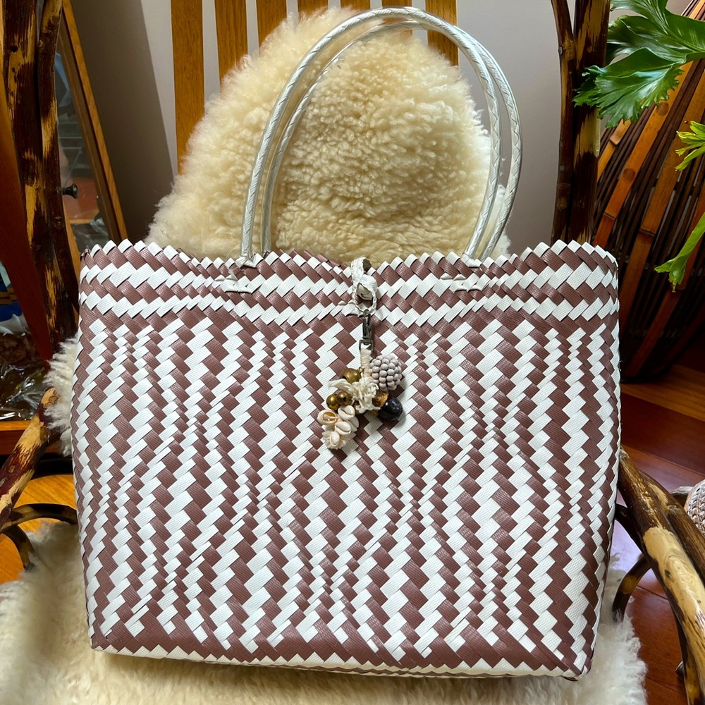 Plastic woven beach bag